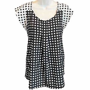 Motherhood Maternity scoop neck checkered lightweight cap sleeve top black white